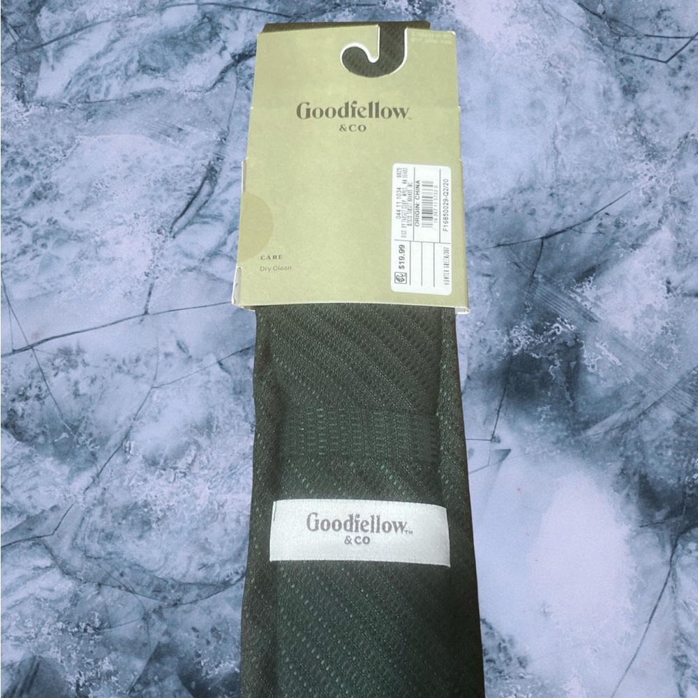 Goodfellow & Co Green Classic Tie with Diagonal Texture - Picture 4 of 4